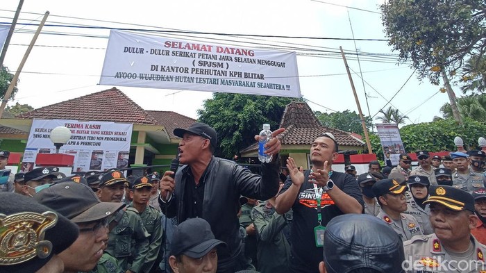 petani blitar demo perhutani