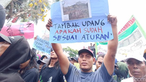 petani blitar demo perhutani