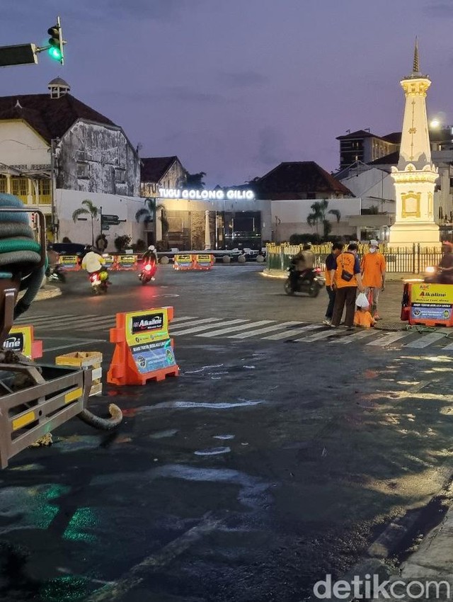 Luapan Minyak di Tugu Jogja