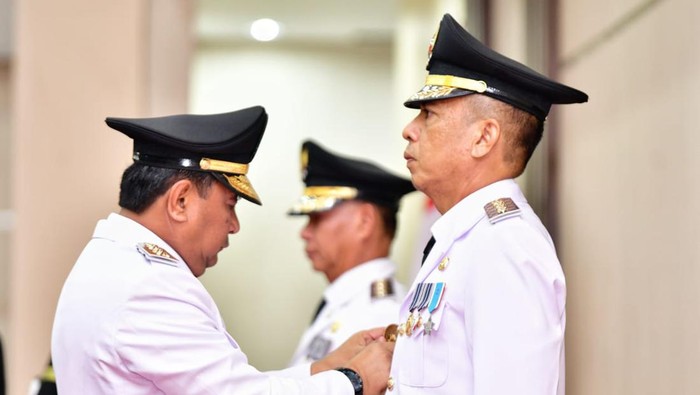 Pj Gubernur Sulsel Bahtiar Baharuddin melantik Pj Wali Kota Parepare Akbar Ali.
