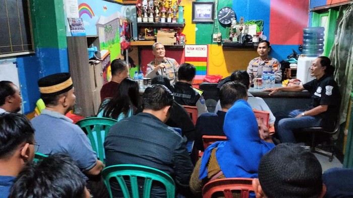 Polda Metro Jaya terus mengajak masyarakat menjaga situasi keamanan dan ketertiban di Jakarta dengan mengaktifkan lagi pos keamanan keliling (poskamling). (dok Ist)