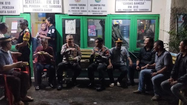 Polda Metro Jaya terus mengajak masyarakat menjaga situasi keamanan dan ketertiban di Jakarta dengan mengaktifkan lagi pos keamanan keliling (poskamling). (dok Ist)