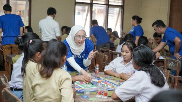 Allianz Indonesia kembali membuktikan wujud komitmennya dalam upaya akselerasi peningkatan indeks literasi dan inklusi keuangan masyarakat Indonesia secara berkelanjutan.