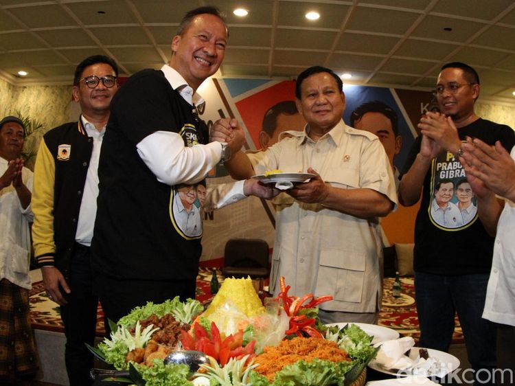 Prabowo Hadiri Peresmian Posko Relawan di Kebayoran Baru
