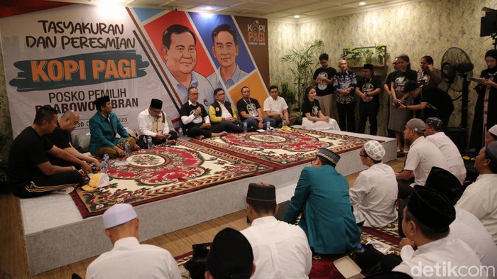 Prabowo Hadiri Peresmian Posko Relawan di Kebayoran Baru Prabowo Hadiri Peresmian Posko Relawan di Kebayoran Baru