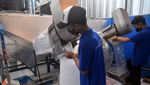 Produksi Es Batu Kristal Meningkat saat Kemarau