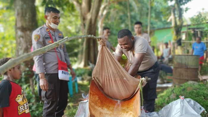Ps Kasat Binmas Polres Jayapura Ipda Made Ambo