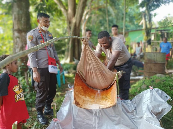 Ps Kasat Binmas Polres Jayapura Ipda Made Ambo
