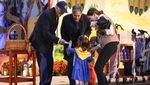 Rayakan Halloween, Joe Biden Bagi-bagi Permen di Gedung Putih