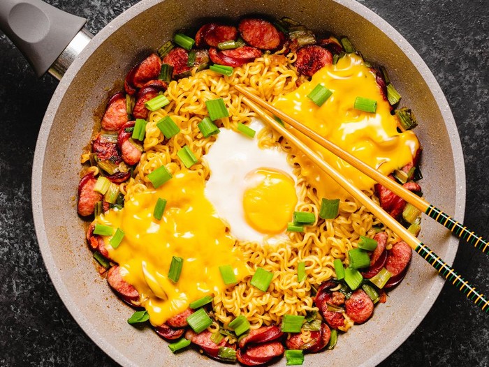 Resep Ramen Goreng Sosis dan Keju
