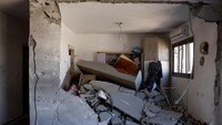 Dilaporkan sekitar 1.400 warga Israel tewas dan lebih dari 8.000 warga Palestina tewas akibat perang ini. 