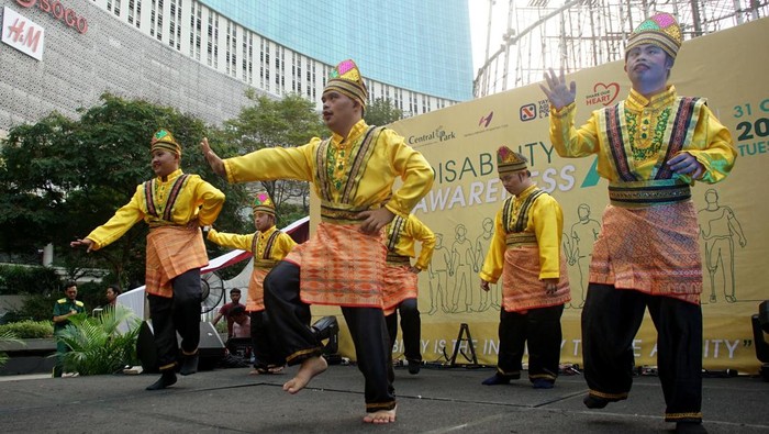 Acara bertajuk ‘Disability Awareness 7’ Digelar di Tribeca Central Park untuk memfasilitasi kaum disabilitas menyalurkan bakat seninya. Seperti apa keseruannya? Intip yuks.