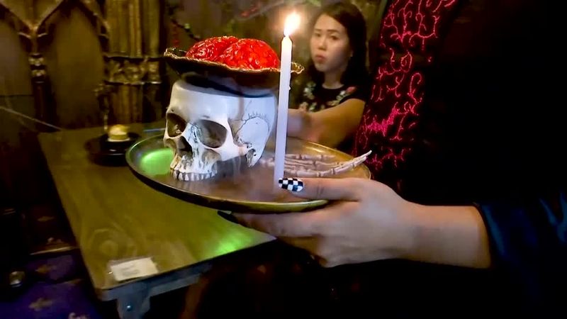Sambut Halloween Kafe Ini Bikin Kue Otak hingga Kue Darah Unicorn