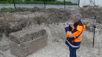 “Ini cukup luar biasa, ini pertama kalinya kami menemukan makam yang masih utuh dan belum dijarah,” kata Agnès Balmelle, asisten direktur ilmiah dan teknis di INRAP, kepada surat kabar Prancis Le Parisien. (Foto: National Institute of Preventive Archaeological Research/INRAP Prancis)