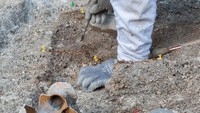 Semua barang ini dipercaya untuk menemani jenazah dalam perjalanan ke akhirat. (Foto: National Institute of Preventive Archaeological Research/INRAP Prancis)