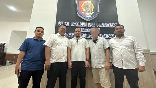 Seorang warga negara (WN) Amerika Serikat berinisial MDP diusir alias dideportasi setelah diamankan di Kantor Imigrasi Kelas I TPI Mataram. (Foto: Humas Imigrasi Mataram)
