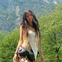 Ibu Shani, Ricarda pada awalnya masih sangat berharap bahwa putrinya bisa pulang ke Jerman dengan keadaan selamat, namun takdir berkata lain. Kepada media Jerman, Ricarda mengatakan bahwa dia telah diberitahu oleh militer Israel bahwa telah ditemukan bagian tulang tengkorak yang terbukti milik Shani. Foto: dok. Instagram