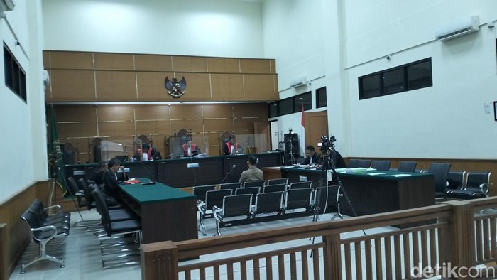Sidang kasus gratifikasi yang menjerat Kepala BPKAD Serang (Bahtiar Rifai/detikcom)