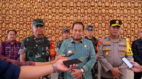 Tangkapan layar video klarifikasi Pj Gubernur Bali Sang Made Mahendra Jaya terkait instruksi pencopotan baliho Ganjar-Mahfud dan sejumlah bendera PDI Perjuangan di Gianyar.
