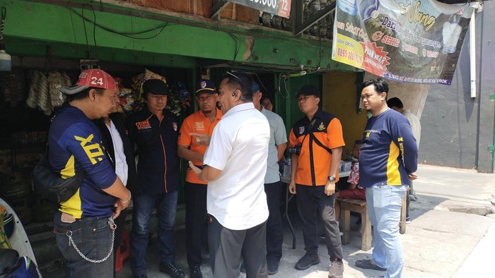 Tim Inafis Olah TKP Bapak dan Balita Tewas Membusuk di Koja (Tina/detikcom)