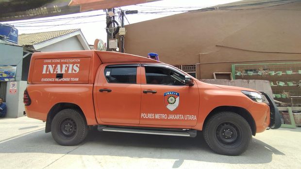 Tim Inafis Olah TKP Bapak dan Balita Tewas Membusuk di Koja (Tina/detikcom)
