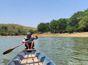Waduk Greneng Istimewa, Kang Sampan Bisa Cuan Rp 1 Juta Sehari