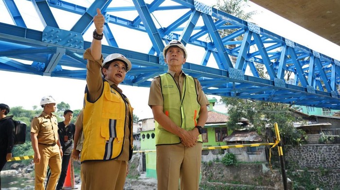 Wakil Wali Kota Bogor Dedie A Rachim  cek perbaikan Jembatan Otista, Kota Bogor