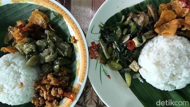 Warung Bu Spoed di Jogja selalu antre pembeli. Warung ini eksis sejak 1920 dan masih mempertahankan resep warisan. Foto diambil Senin (30/10/2023).