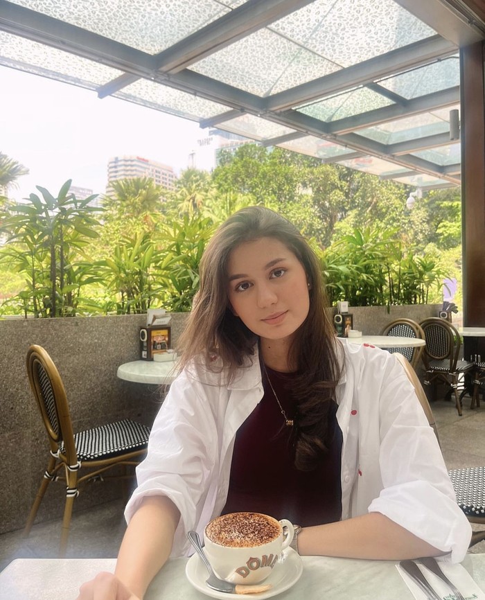 Zoe Abbas Pemeran ‘Nikke Ardilla’ yang Hobi Makan di Resto hingga Ngopi Zoe Abbas Pemeran ‘Nikke Ardilla’ yang Hobi Makan di Resto hingga Ngopi