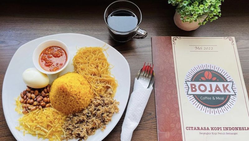 5 Restoran Manado yang Nyaman, Menunya Rahang Tuna hingga Nasi Kuning Cakalang