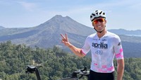 Pebalap yang paling sering bolak-balik ke Bali ialah Aleix Espargaro. Bahkan rider Aprilia itu mengungkapkan ingin tinggal di Bali. Foto: Instagram Aleix Espargaro
