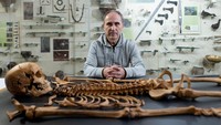 Associate Professor Dariusz Polinski, arkeolog utama pada penggalian di desa kecil Pien, mengatakan bahwa meskipun istilah vampir e adalah istilah modern, masyarakat Eropa Tengah abad pertengahan secara luas percaya bahwa orang mati dapat kembali sebagai makhluk yang dikenal sebagai upior atau striga. Korban penyakit, anak-anak yang belum dibaptis dan mereka yang meninggal dalam keadaan tragis merupakan hal yang paling ditakuti, kata Polinski.  