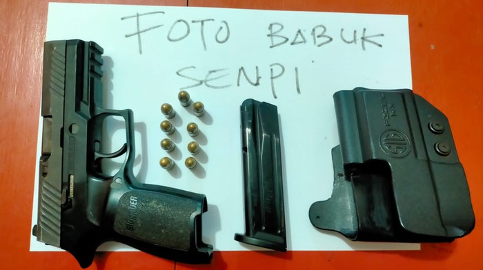 Barang bukti senpi curian 2 siswa SMA di Palu.