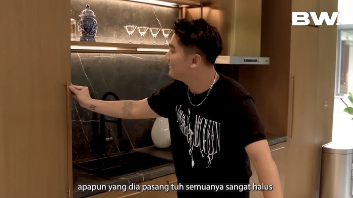 Elegan! Potret Dapur Boy William yang Menyatu dengan Ruang Tamu