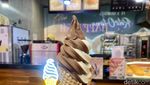 Begini Sensasi Enak Makan Roti Kopi pakai Es Krim Cone