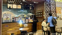 Kamu pasti sudah tak asing lagi dengan RotiO, gerai yang menawarkan roti dengan aroma kopi yang kuat. Aromanya bahkan tercium dalam jarak jauh. Foto: detikcom