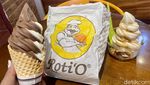 Begini Sensasi Enak Makan Roti Kopi pakai Es Krim Cone