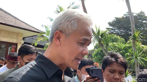 Ganjar Pranowo buka suara soal balihonya dicopot di area sekitar kunjungan kerja Presiden Jokowi di Gianyar, Bali.