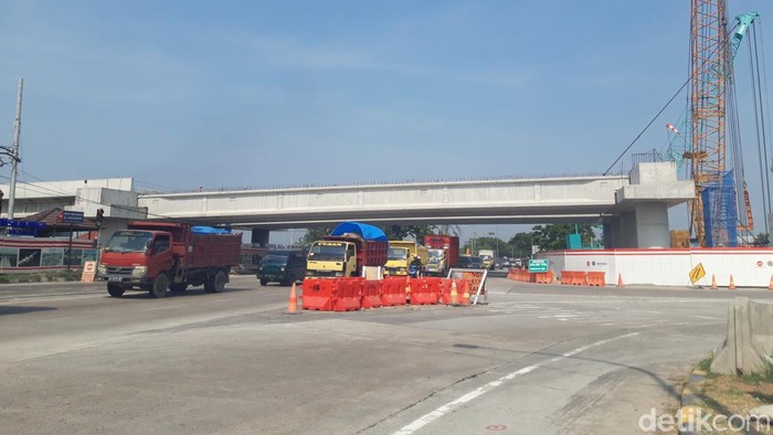 Girder underpass Ngasem jalan tol Solo-Jogja di Boyolali sudah selesai dipasang, Rabu (1/11/2023).