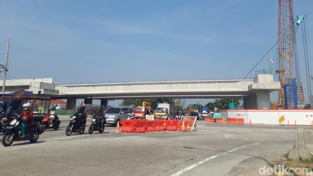 Girder underpass Ngasem jalan tol Solo-Jogja di Boyolali sudah selesai dipasang, Rabu (1/11/2023).