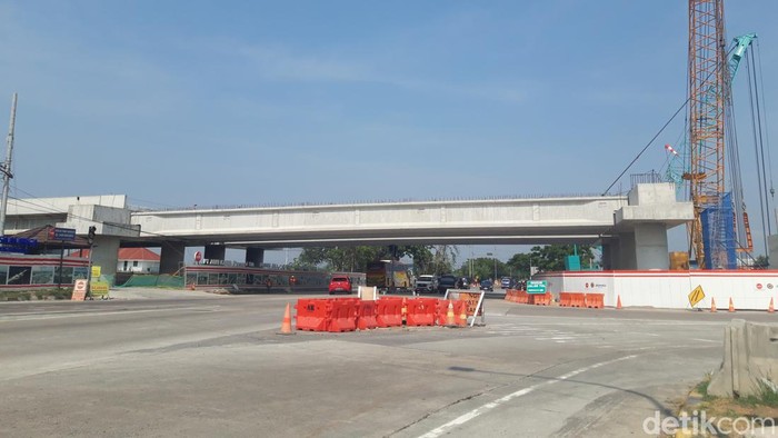 Girder underpass Ngasem jalan tol Solo-Jogja di Boyolali sudah selesai dipasang, Rabu (1/11/2023).