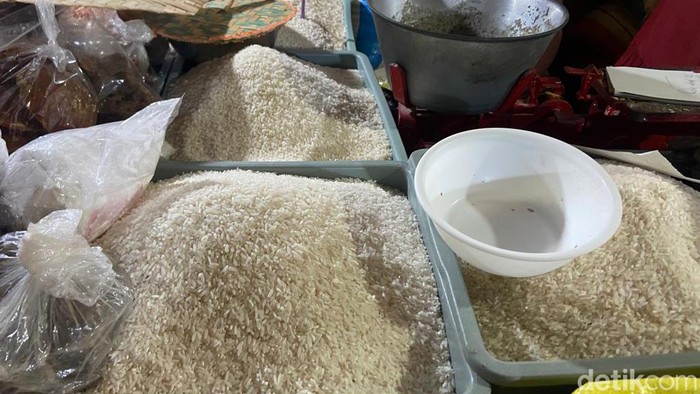 Harga beras di Pasar Beringharjo Jogja kian ngegas, Rabu (1/11/2023)