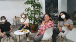 Gaya Kocak Inaya Wahid saat Sarapan dan Jajan Durian