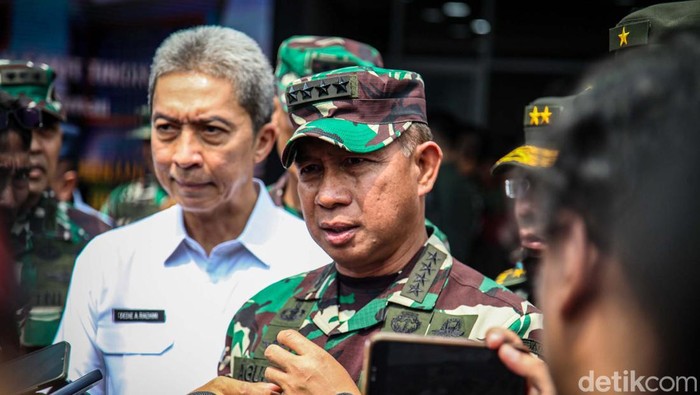 KSAD Jenderal Agus Subiyanto diusulkan Presiden Jokowi sebagai calon Panglima TNI. Agus mengatakan dirinya selalu siap ditugaskan di mana saja.