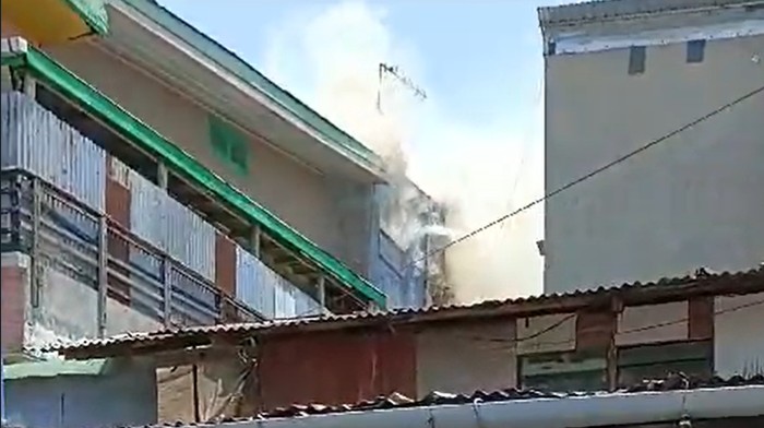 Kebakaran di Jalan Pampang Raya, Makassar.
