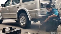 Kendaraan yang tidak lulus uji emisi akan ditilang.  