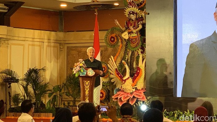 Ketua Umum Persada.id Ganjar Pranowo saat menyampaikan LPJ di Munas Persada.id ke 5 di Denpasar, Bali, Rabu (1/11/2023). (Rizki Setyo Samudero)