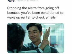 Meme Perjuangan Kerja, Hidup Memang Keras, Bos!