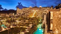 Foto pemandangan The Apurva Kempinski Bali di Malam hari.
