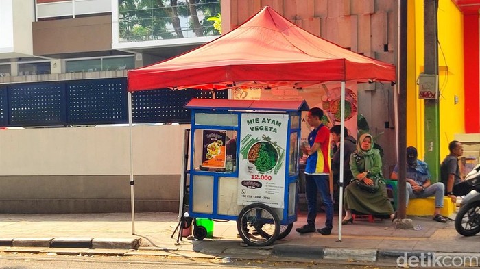 Mie Ayam Vegeta yang ada di pinggir Jalan Brigjend Katamso No 45, Bandung